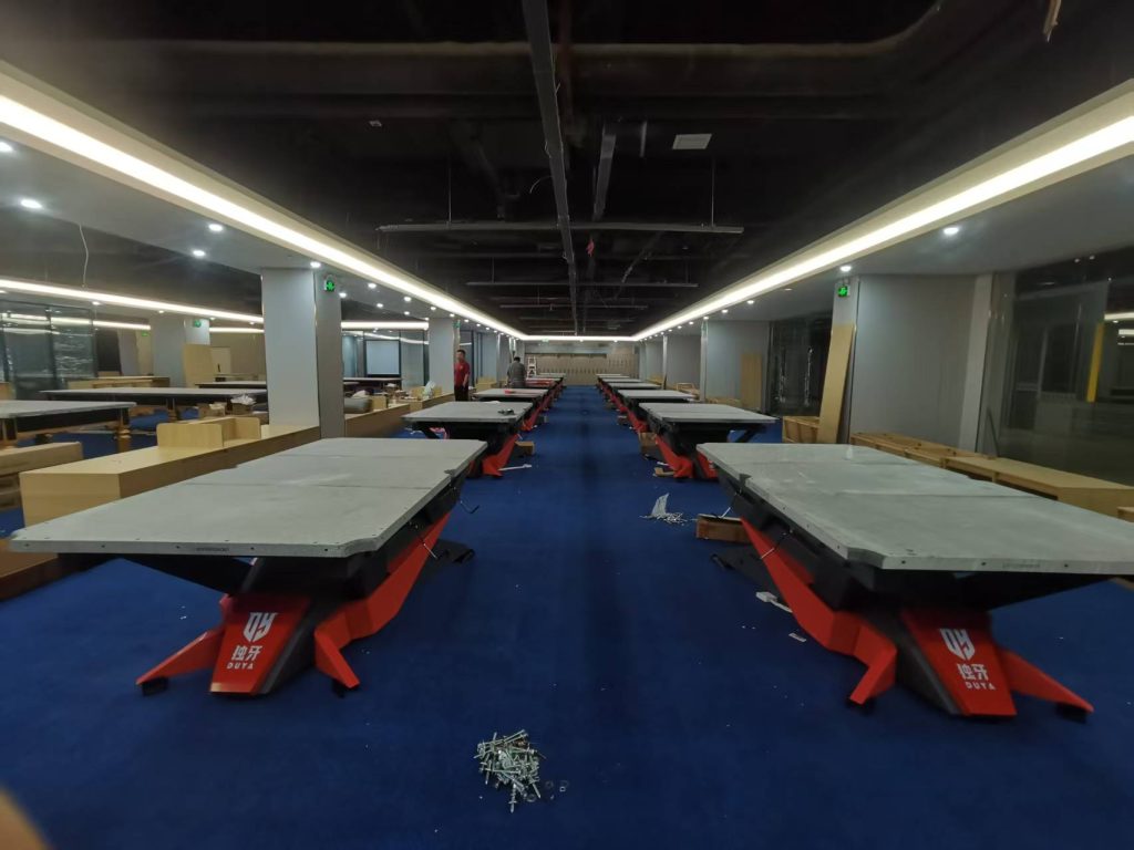 郑州李建兵台球学院斯诺克11台独牙14台！为学员用职业球台！